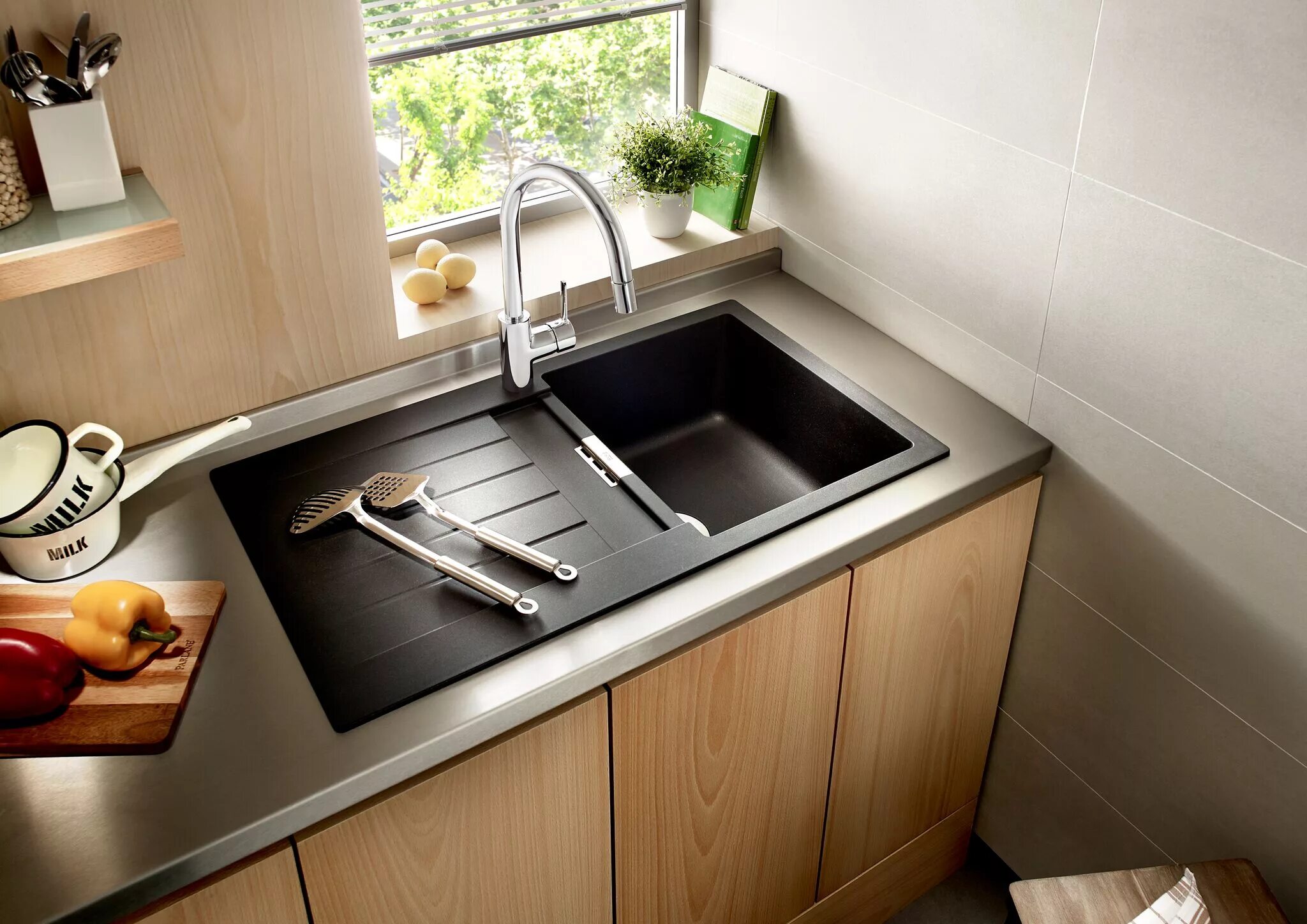 Кухонные мойки в интерьере кухни фото Quartz kitchen sinks, for the most demanding kitchens Roca Life