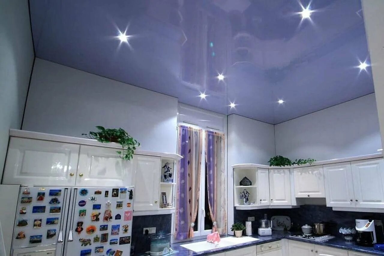 Кухонные натяжные потолки фото Потолок натяжной с подсветкой на кухне фото: найдено 75 картинок