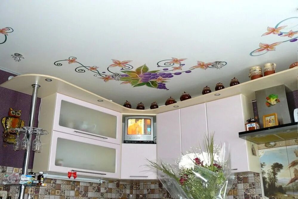 Кухонные натяжные потолки фото Натяжной потолок на кухню СПБ под ключ цена за м2- компания "Конкорд"