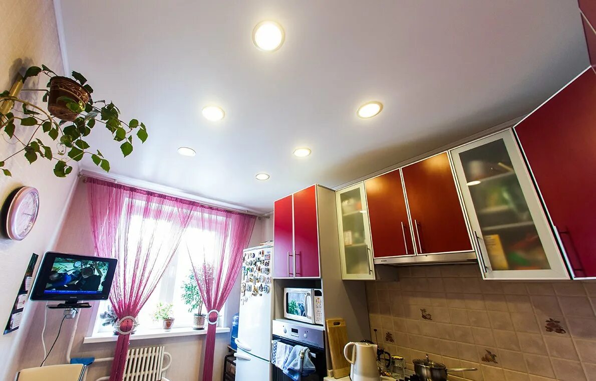 Кухонные натяжные потолки фото LuxeDesign качественные натяжные потолки на кухне заказ в Симферополе +7978-045-