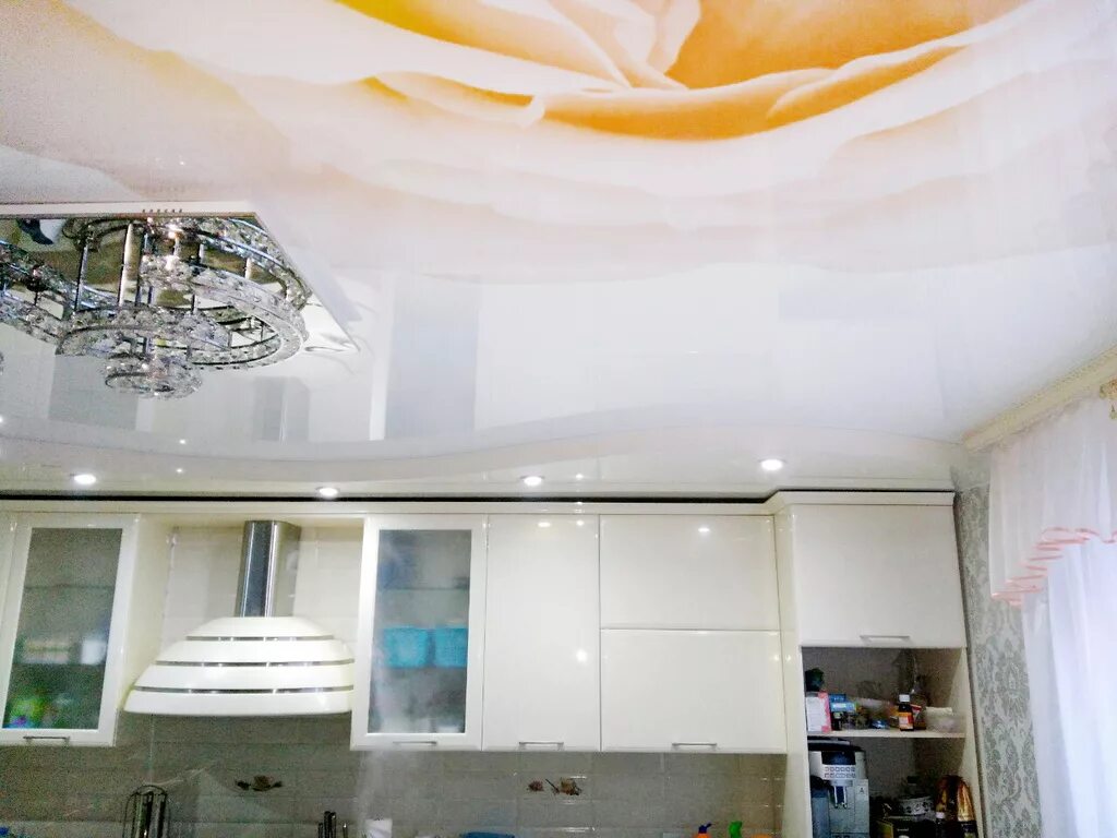 Кухонные натяжные потолки фото Натяжные потолки фото для кухни двухуровневые Натяжные потолки Оренбург