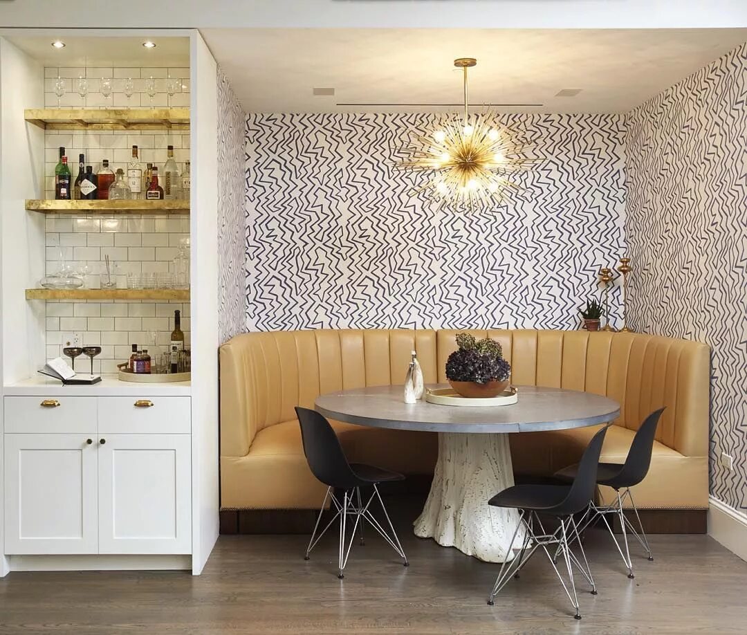 Кухонные обои для стен в интерьере @studioarrc on Instagram: "Banquet dining at its best - by @studio_db Photograph