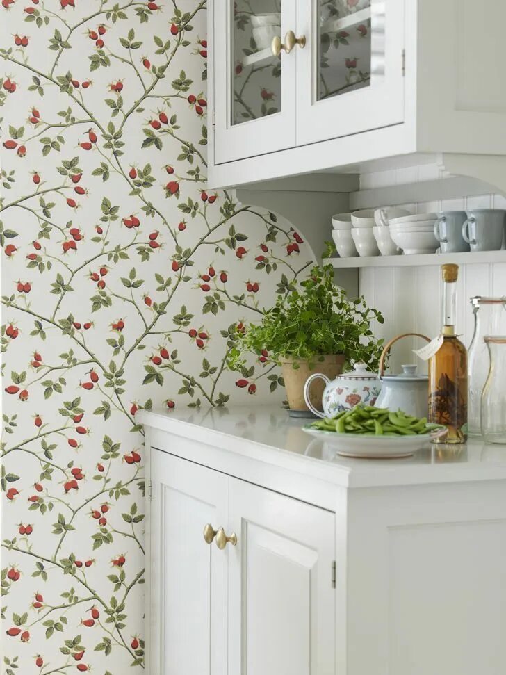 Кухонные обои в интерьере Pin on Strawberry Cottage Kitchen wallpaper, Cottage kitchen, Swedish wallpaper