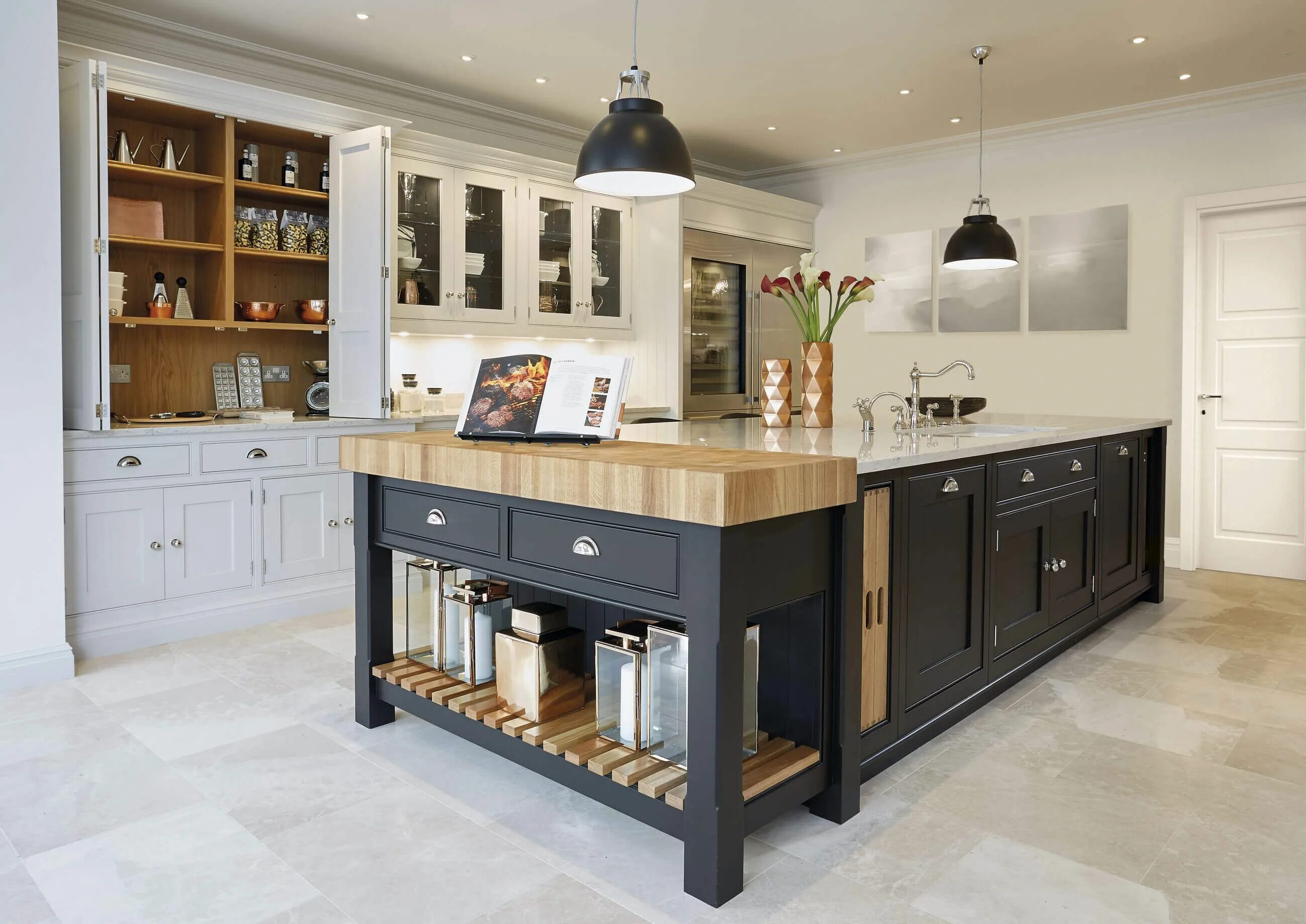 Кухонные островки фото Kitchen Island Bespoke Kitchen Cabinets Tom Howley Kitchen interior, Grey painte