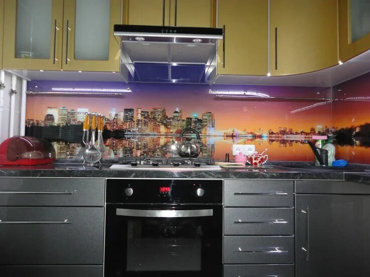 Кухонные панели фартуки из пластика фото Дизайнерские решения для серой кухни + самые удачные цветовые сочетания Ночной г