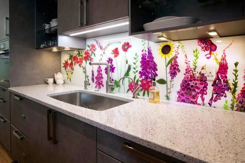 Кухонные панели на стену фото Скинали для кухни - стеклянный кухонный фартук с рисунком Виды