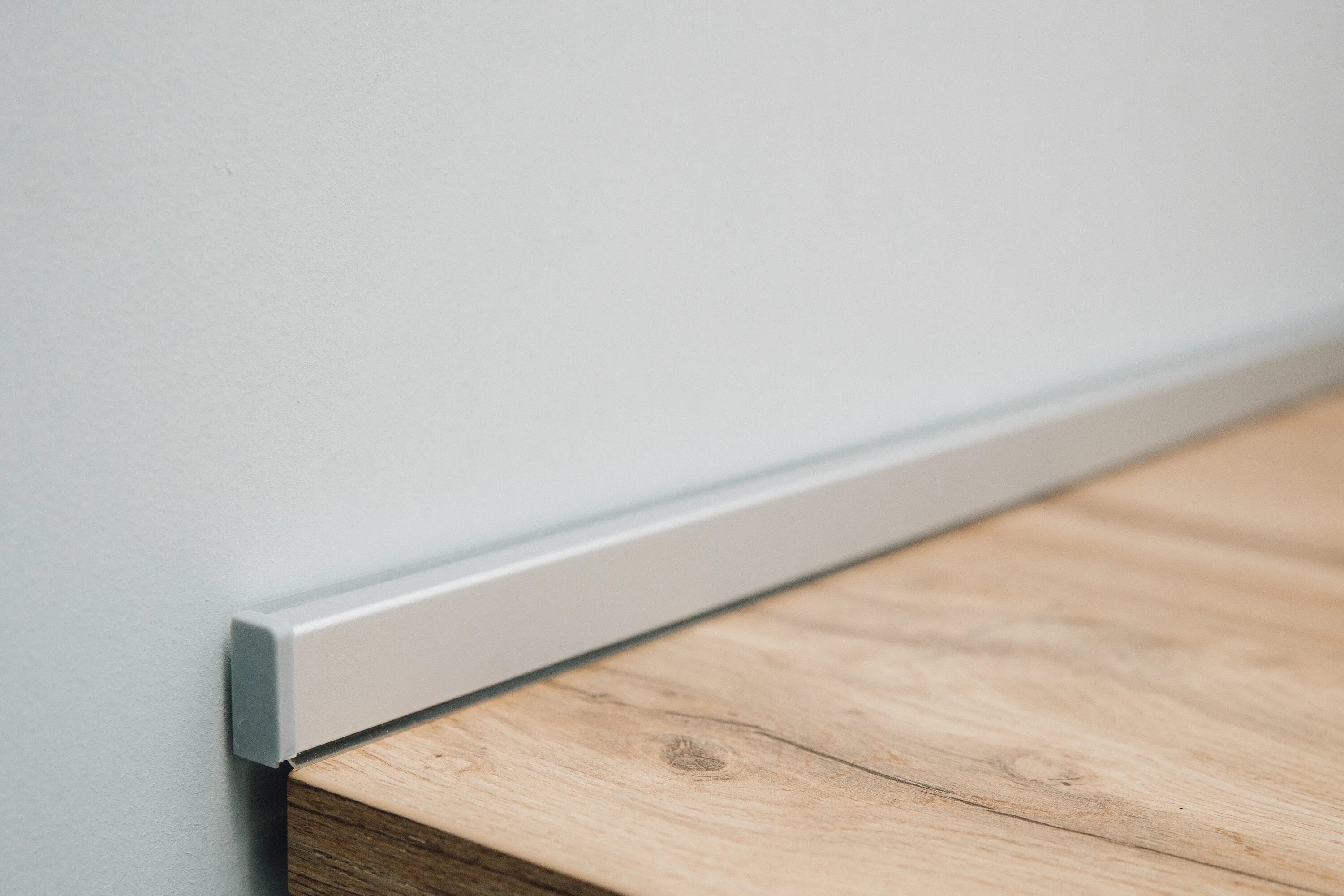 Кухонные плинтуса фото Плинтус для кухни на столешницу алюминий: найдено 90 картинок