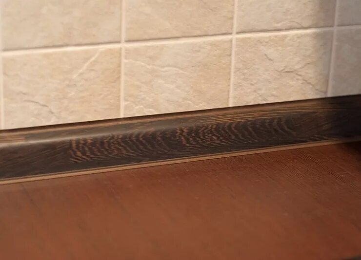 Кухонные плинтуса фото Кухонный плинтус для столешниц