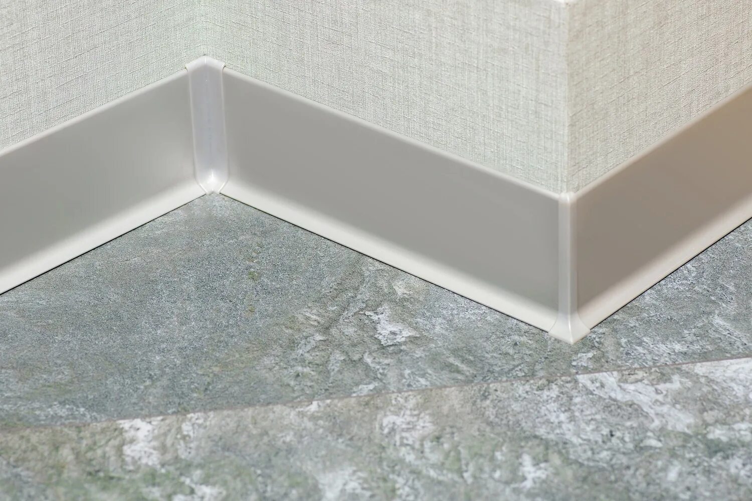 Кухонные плинтуса фото Плинтус Алюминиевый Diele "ПЛ60" 409 руб. купить в интернет-магазине Remontfloor