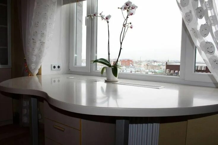 Кухонные подоконники фото Подоконник в интерьере. Возможности по использованию Интерьер, Небольшие кухни, 