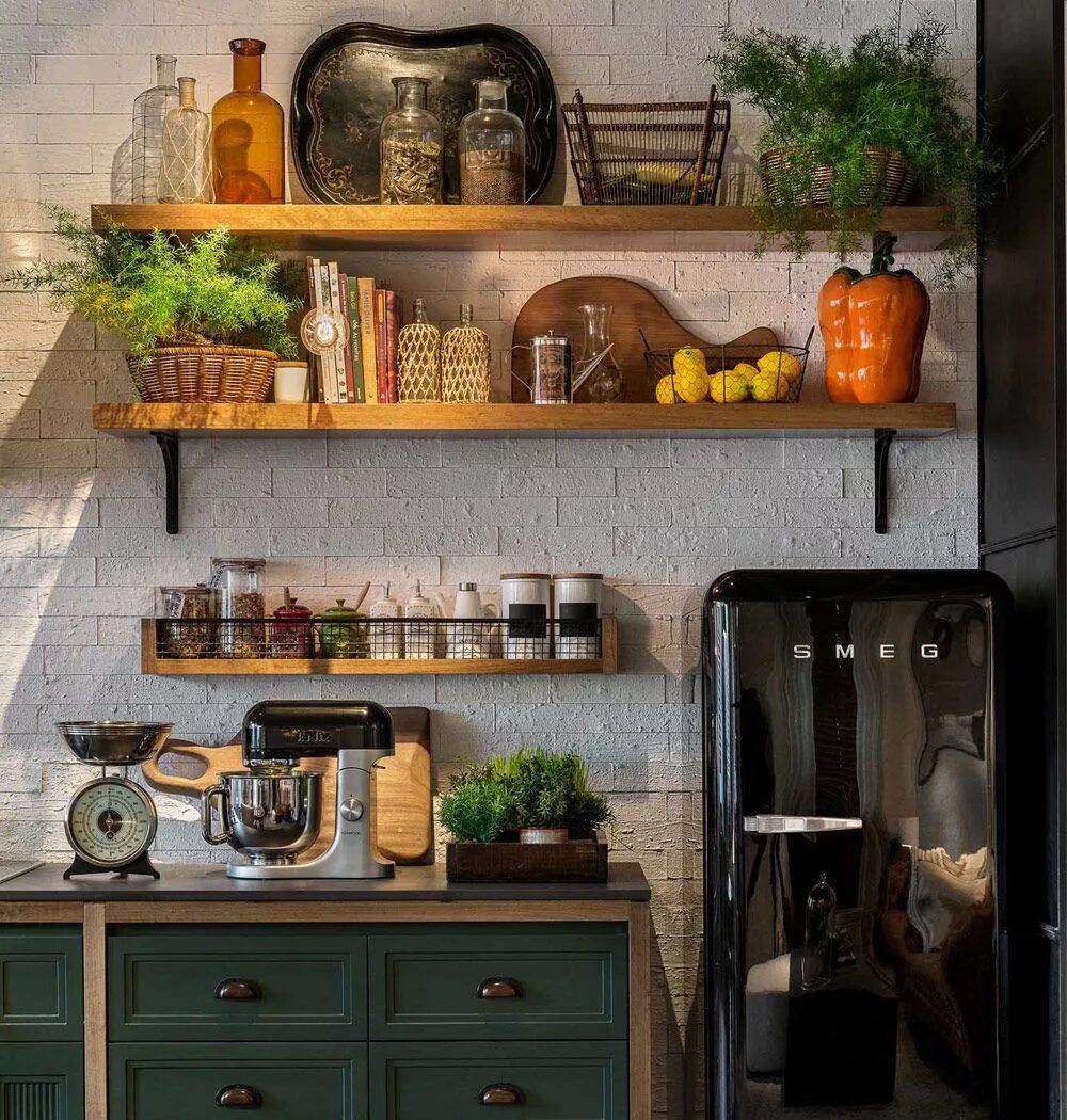 Кухонные полки в стиле лофт Casa Cor SP 2016: o aconchegante Loft no Campo de Paola Ribeiro - Living Gazette