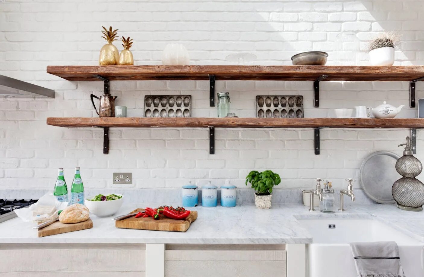Кухонные полки в стиле лофт Полки на стену своими руками: стеклянные, деревянные на кухню и в детскую