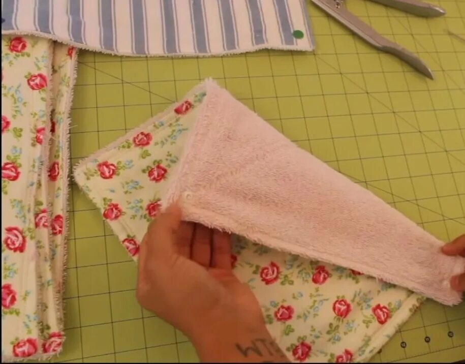 Кухонные полотенца сшить своими руками фото выкройки Из старого полотенца можно сшить удобные кухонные прихватки Идеи DIY Дзен