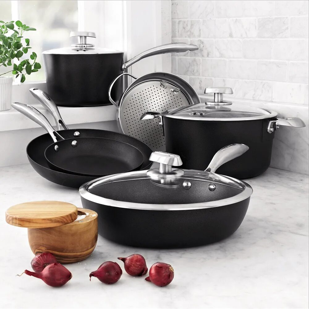 Кухонные посуды фото Сковорода антипригарная Pro IQ 20 см материал литой алюминий, цвет черный, Scanp