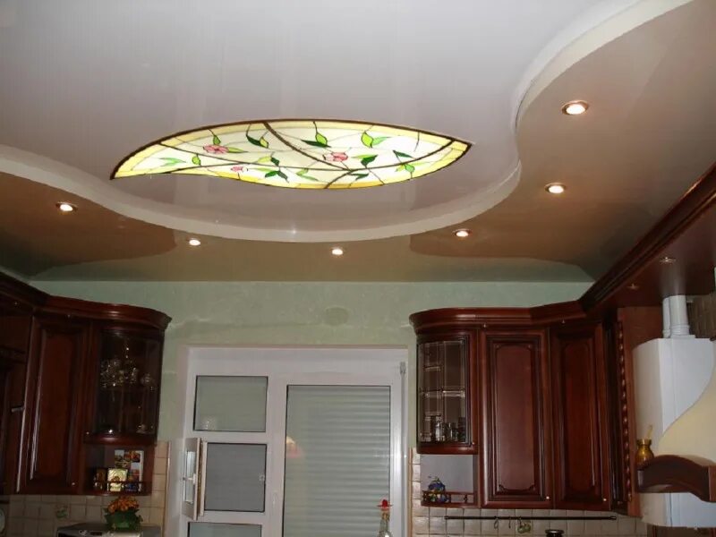 Кухонные потолки дизайн фото Натяжные потолки на кухне Мебельная фабрика "Династия"