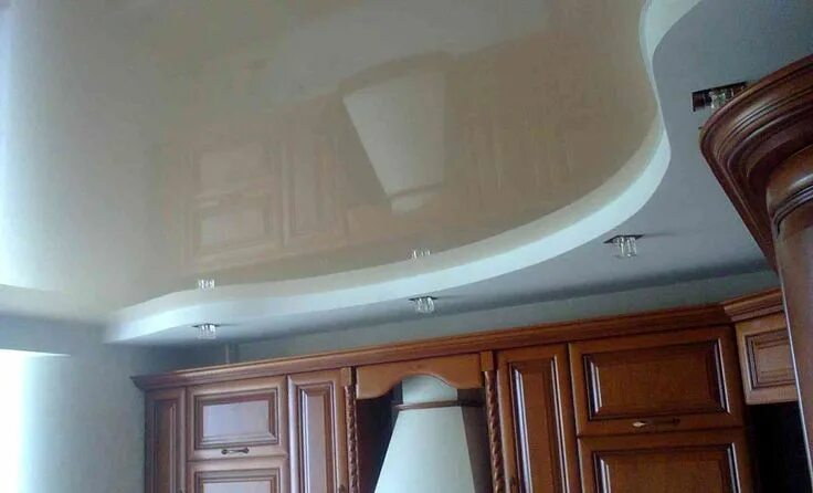 Кухонные потолки дизайн фото Какой натяжной потолок лучше выбрать для кухни - инструкция Идеи домашнего декор
