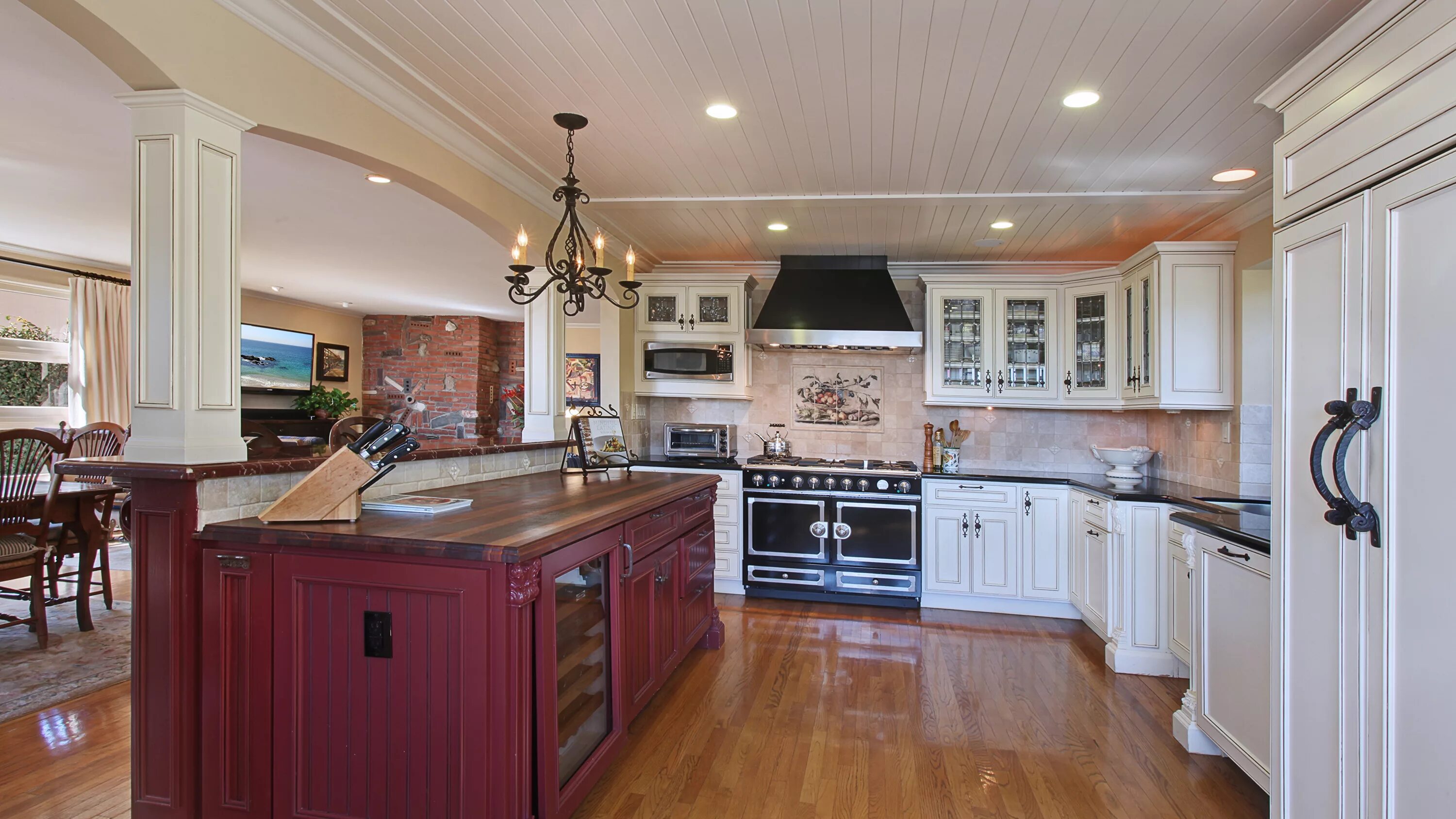 Кухонные потолки дизайн фото Картинки Кухня Потолок Интерьер столы Люстра Дизайн 3840x2160