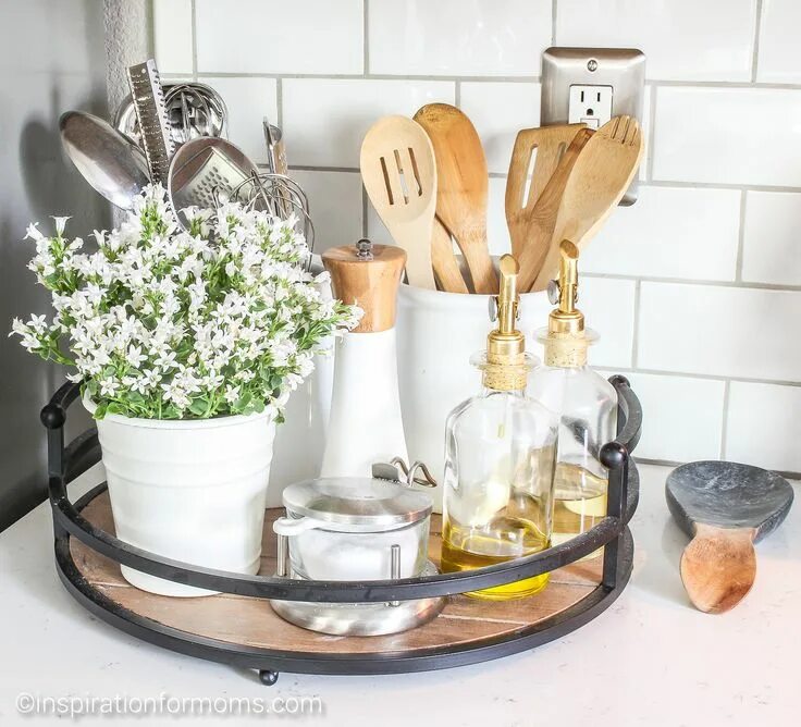 Кухонные предметы интерьера Beautiful Summer Home Tour with Amazing Pops of Blue and Green Outdoor kitchen c