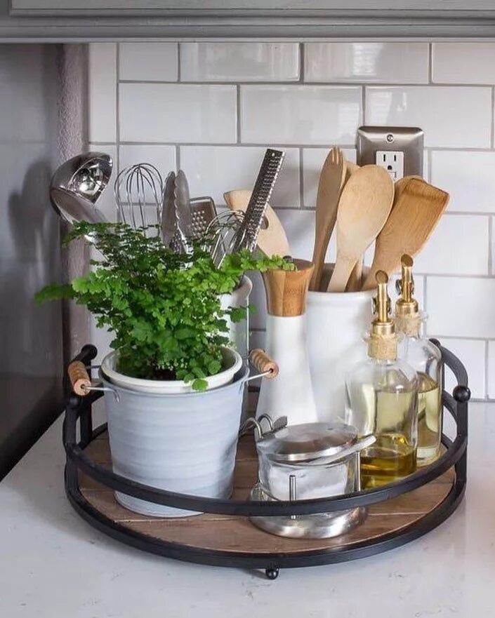 Кухонные предметы интерьера I love kitchen vignettes . . . . . . . #vignette #subwaytile #farmhousekitchen #