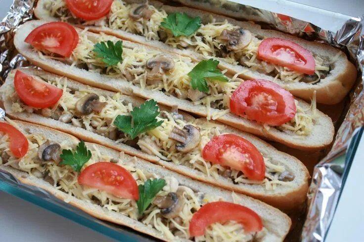 Кухонные рецепты с фото Фаршированный багет с курицей, шампиньонами и сыром, рецепт с фото Recipe Mushro