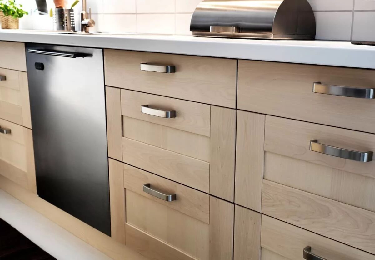 Кухонные ручки фото Старая добрая ручка на фасаде кухни - каталог белорусской мебели