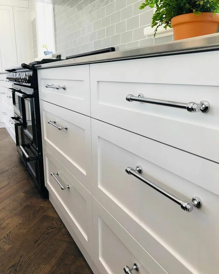 Кухонные ручки фото в интерьере New Mayfair Kitchen Handles in Chrome on display in this stunning kitchen!