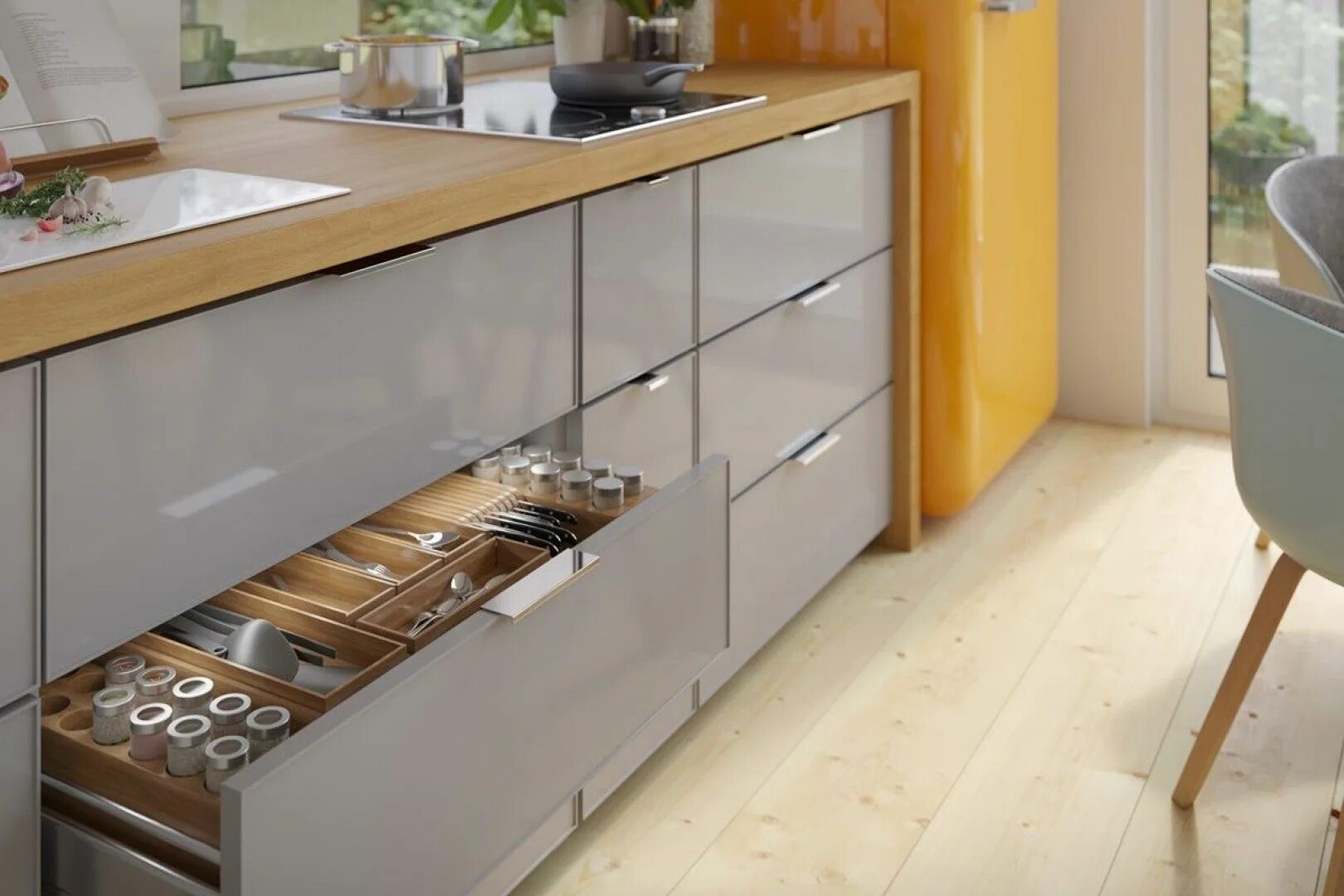 Кухонные ручки в интерьере Uchwyty krawędziowe nie zaburzają prostej, nowoczesnej bryły mebli. Fot. GTV