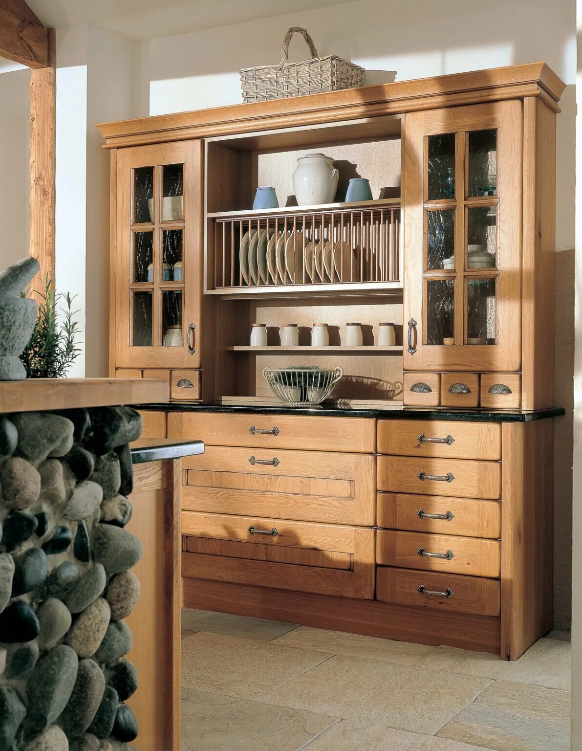 Кухонные шкафы для посуды фото Шкафчики для кухни своими руками из дерева 94 фото