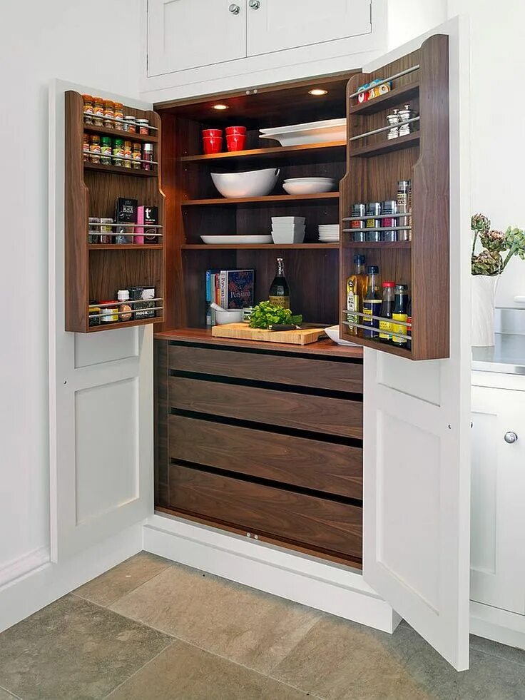 Кухонные шкафы фото Turn part of your kitchen shelving into pantry for a more organized interior Kit