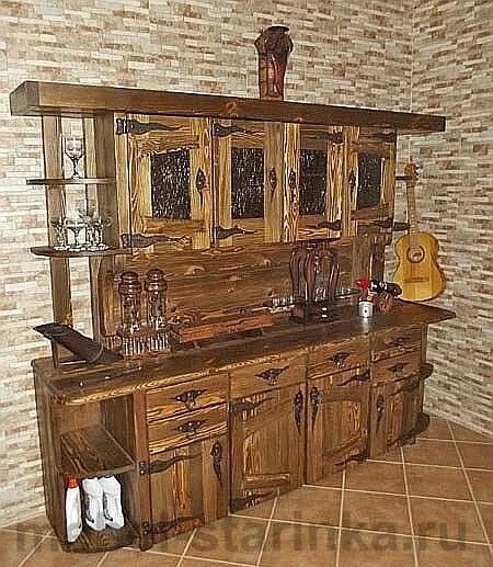 Кухонные шкафы из дерева под старину фото Буфет под старину №-2 в 2024 г Дизайн кухни в стиле кантри, Деревенские кухонные