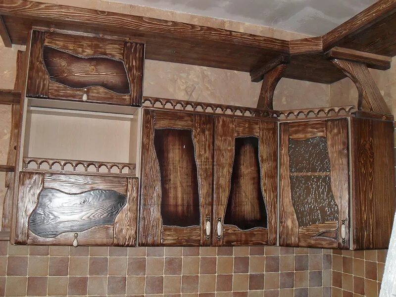 Кухонные шкафы из дерева под старину фото Кухни из натурального дерева на заказ - Boxfind.ru