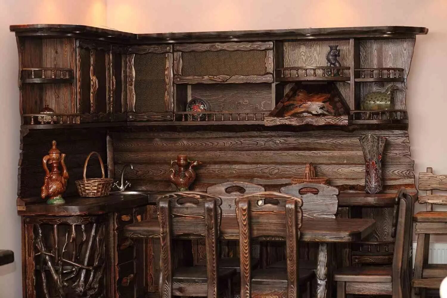 Кухонные шкафы из дерева под старину фото Состаренная мебель для дома - фотографии Идеи домашнего декора, Мебель из сосны,