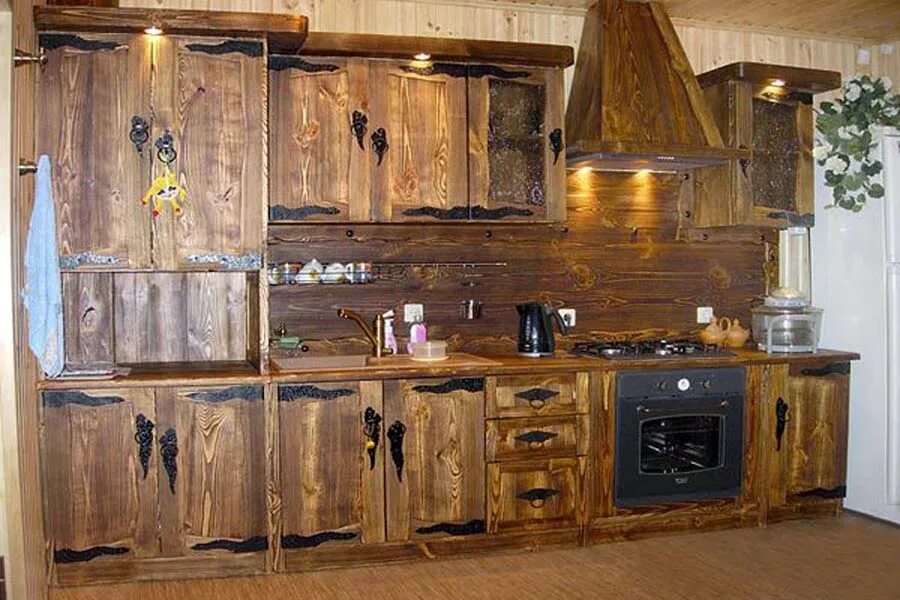 Кухонные шкафы из дерева под старину фото Кухонный гарнитур