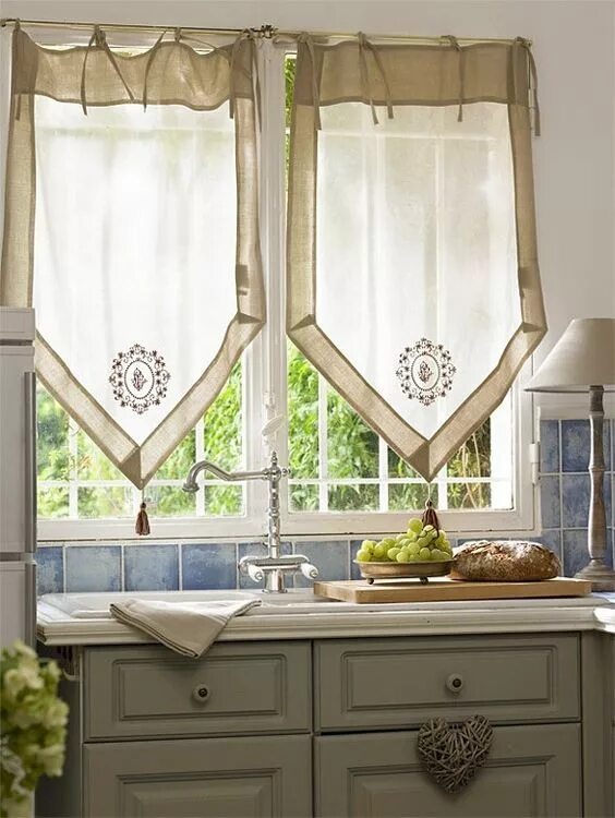 Кухонные шторы на большое окно фото 30 υπέροχες ιδέες για κουρτίνες κουζίνας - Toftiaxa.gr Curtains, Kitchen curtain