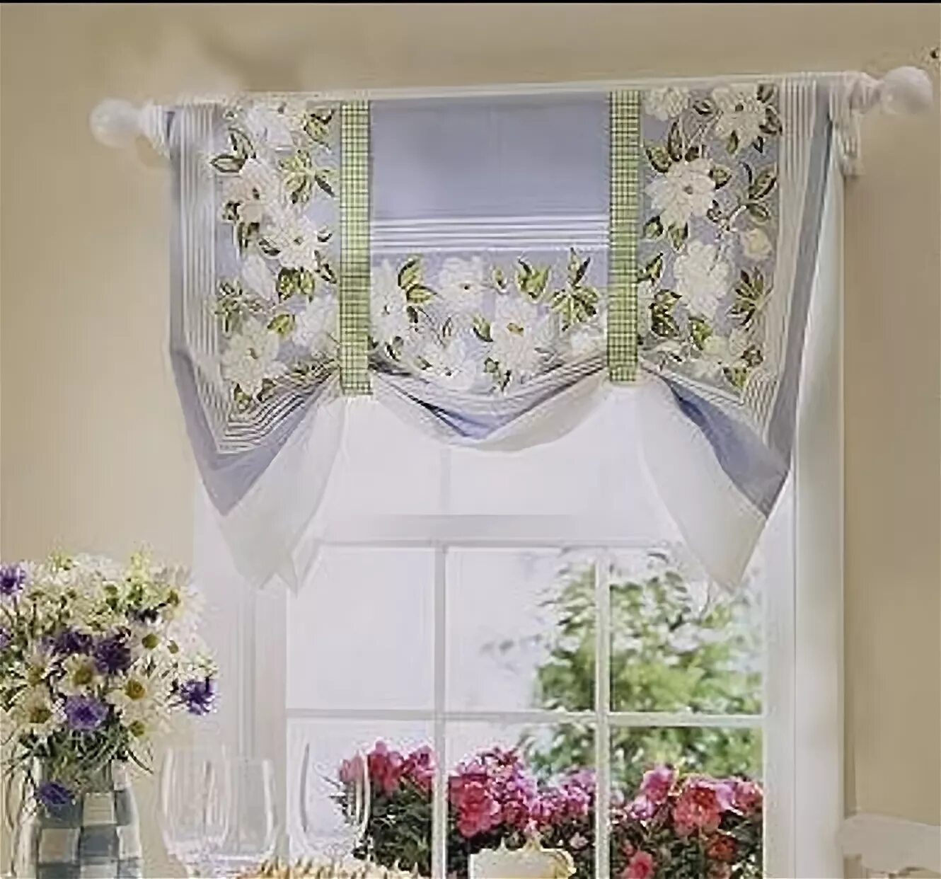 Кухонные шторы в интерьере Стили штор. Идеи и дополнения.