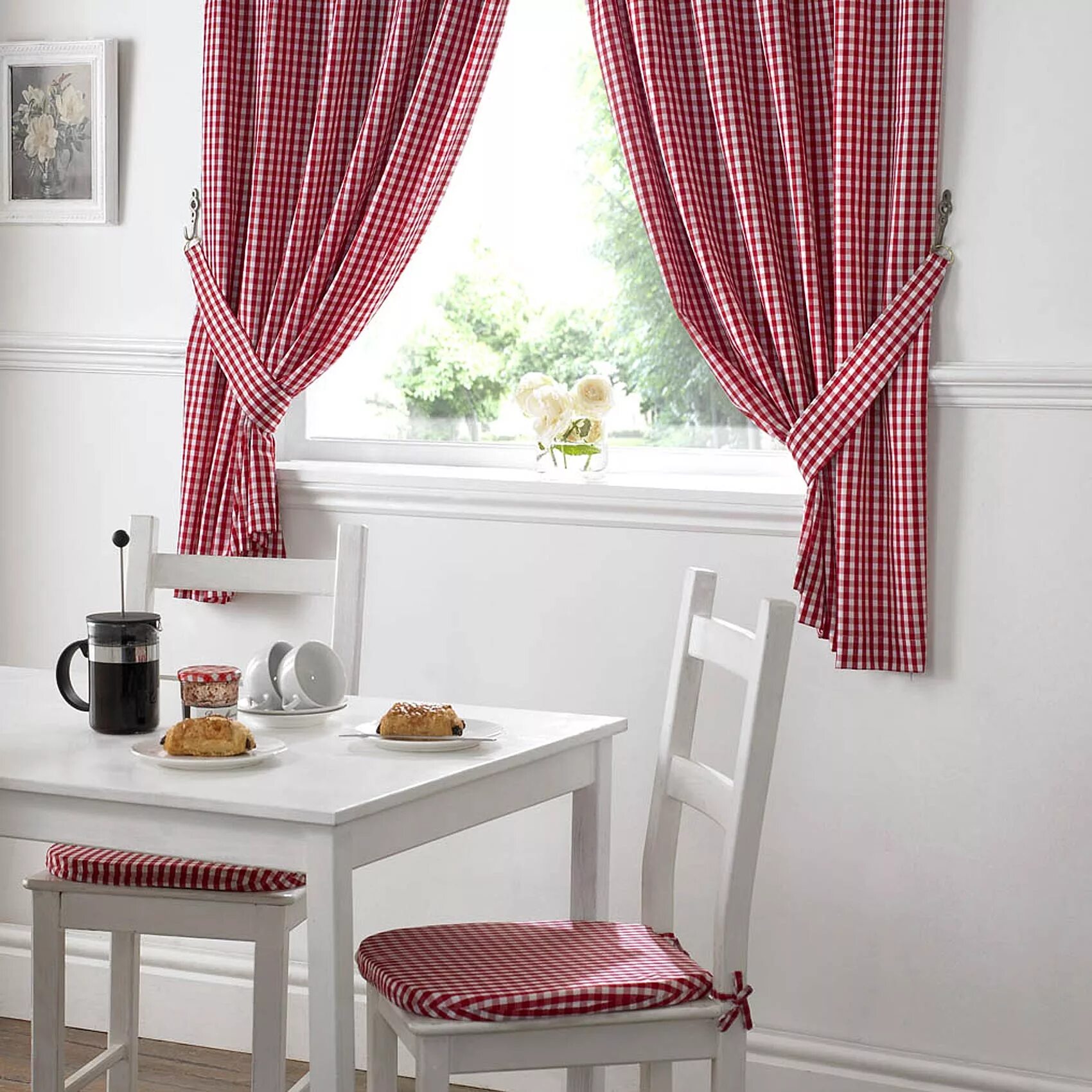 Кухонные шторы в интерьере Современные шторы на кухню, фото примеров оформления окон в интерьере