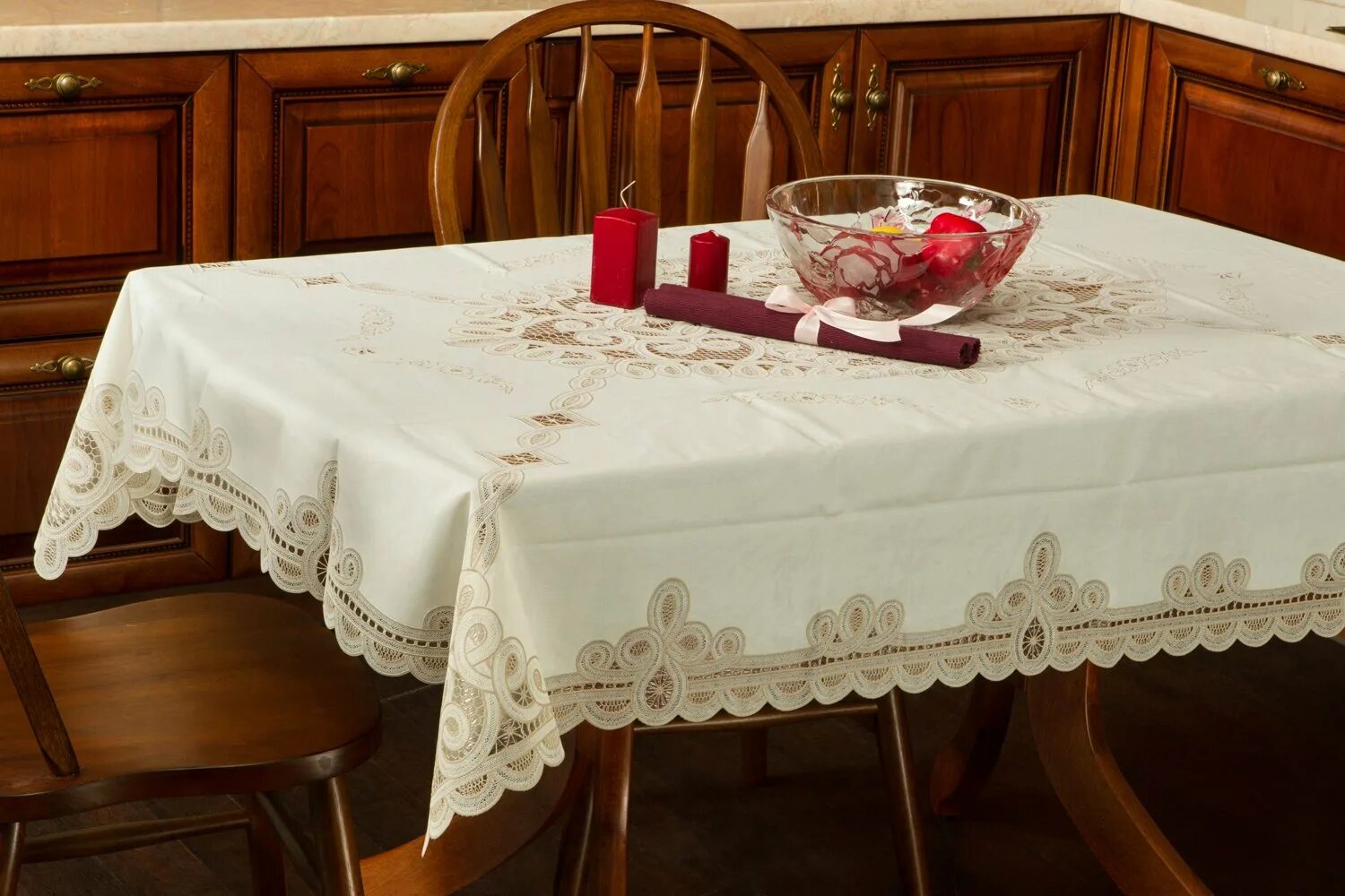 Кухонные скатерти фото Скатерть ажурная TOWA Legend 130х160 см 4607066941344 купить дешевле на nakladki