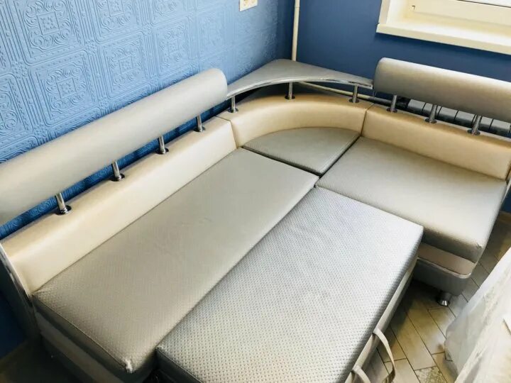 Кухонные спальные уголки фото Угловой диван на кухню со спальным местом и без, полукруглые диванчики