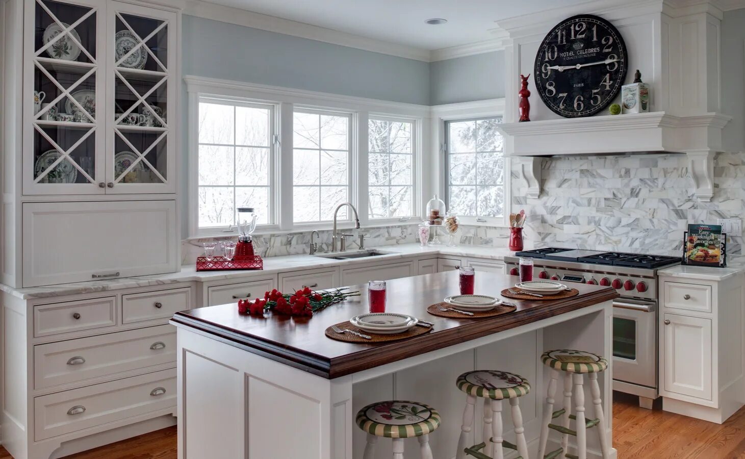 Кухонные стили фото Кухня в американском стиле, что делает дизайн красивым, практичным и универсальн