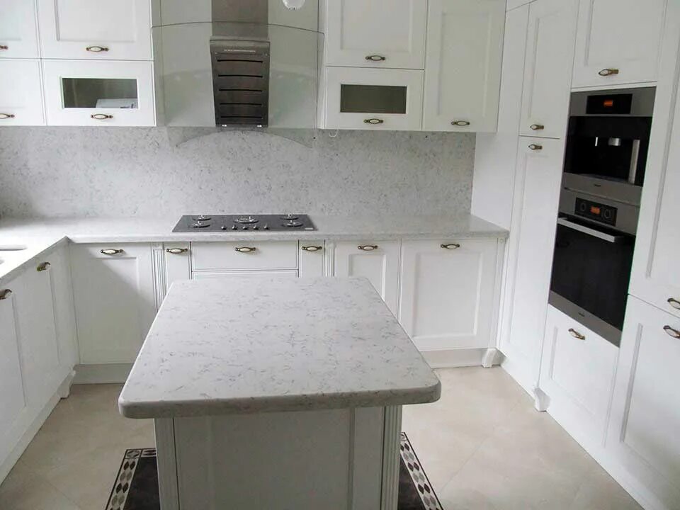 Кухонные столешницы белые фото Изготовлена светлая столешница на кухню из искусственного камня