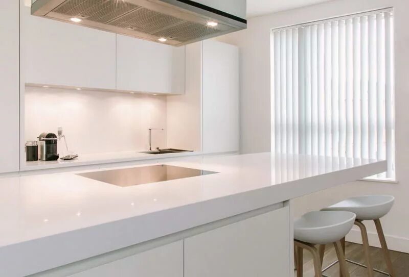 Кухонные столешницы белые фото Белые столешницы из искусственного камня в Минске