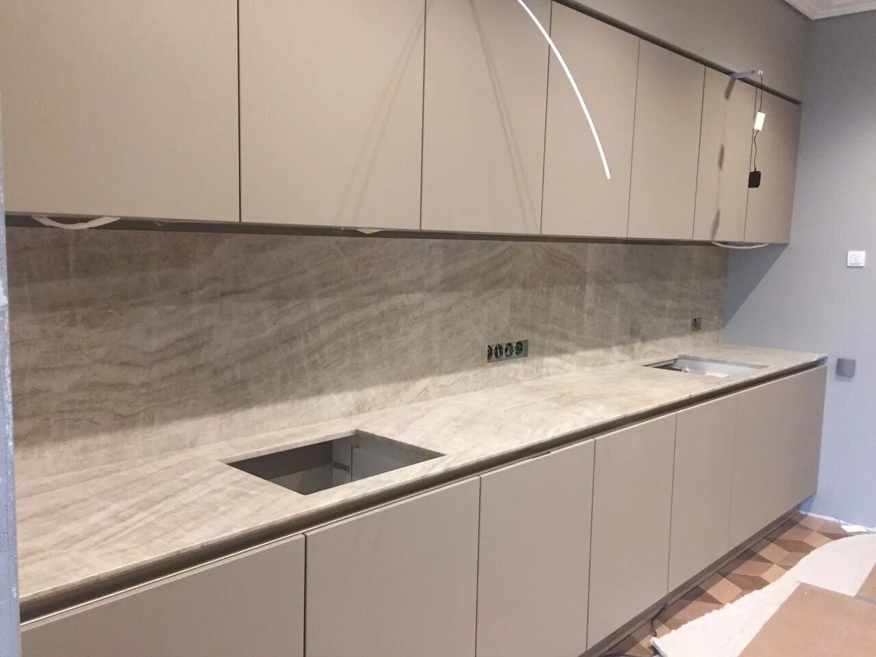 Кухонные столешницы и фартуки фото Столешницы из гранита для кухни - купить в Москве, цена