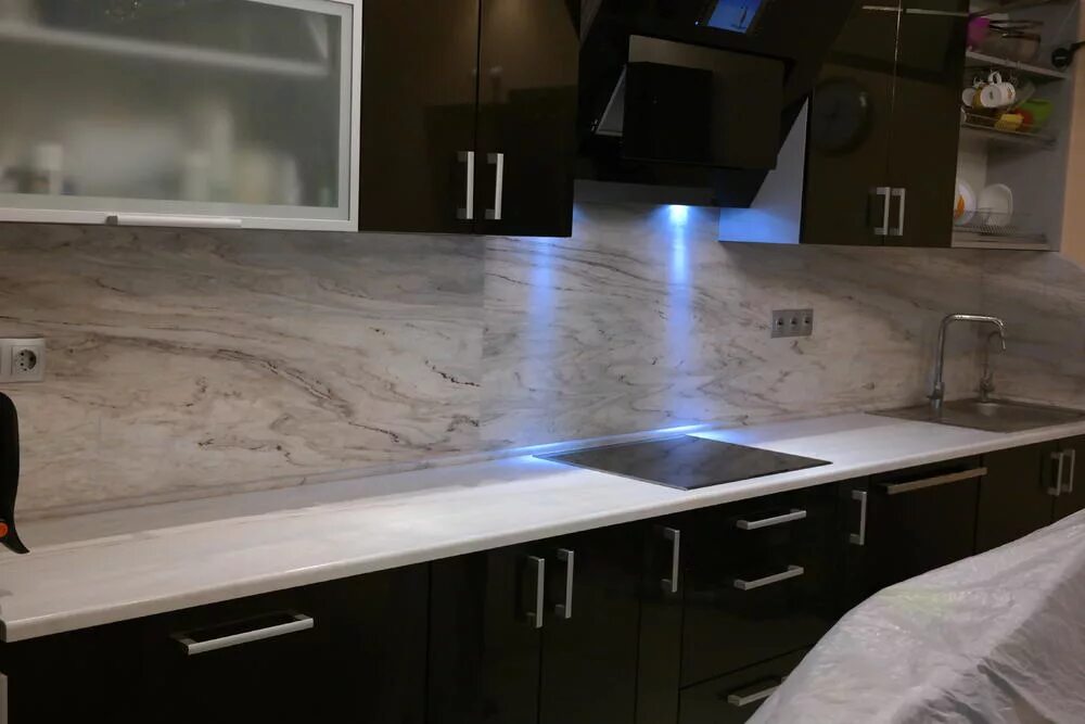 Кухонные столешницы и фартуки фото Наши работы: Столешница и фартук из мрамора Pallissandro Classico. Italstone