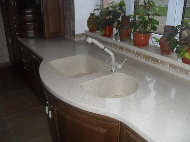 Кухонные столешницы из искусственного камня фото Кухонная столешница из акрилового камня с мойкой купить по цене 56900 руб в Щелк