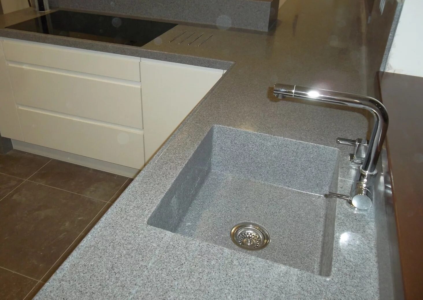 Кухонные столешницы из искусственного камня фото Столешница из искусственного камня для кухни: Инструкция