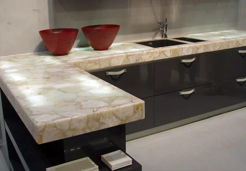 Кухонные столешницы из искусственного камня фото Столешница Caesarstone Белый кварц 8141 - купить в Москве мебель для кухни по вы