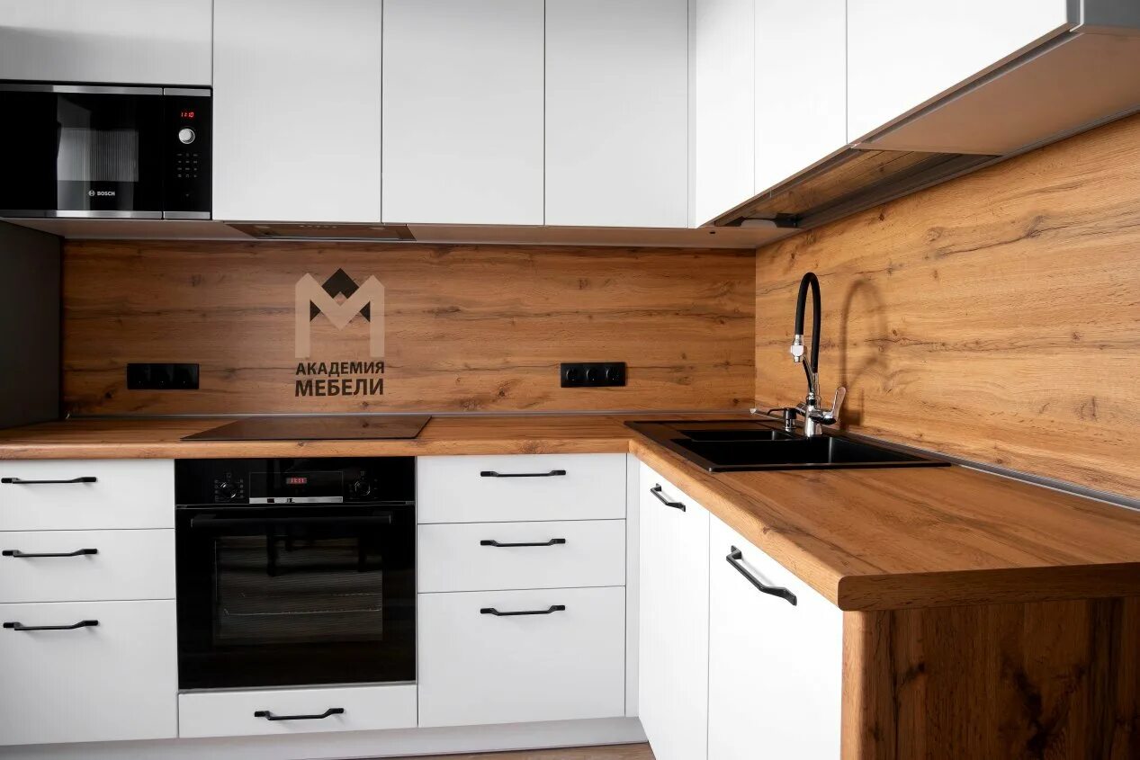 Кухонные столешницы под дерево фото Кухня под дерево с белой столешницей: найдено 90 изображений