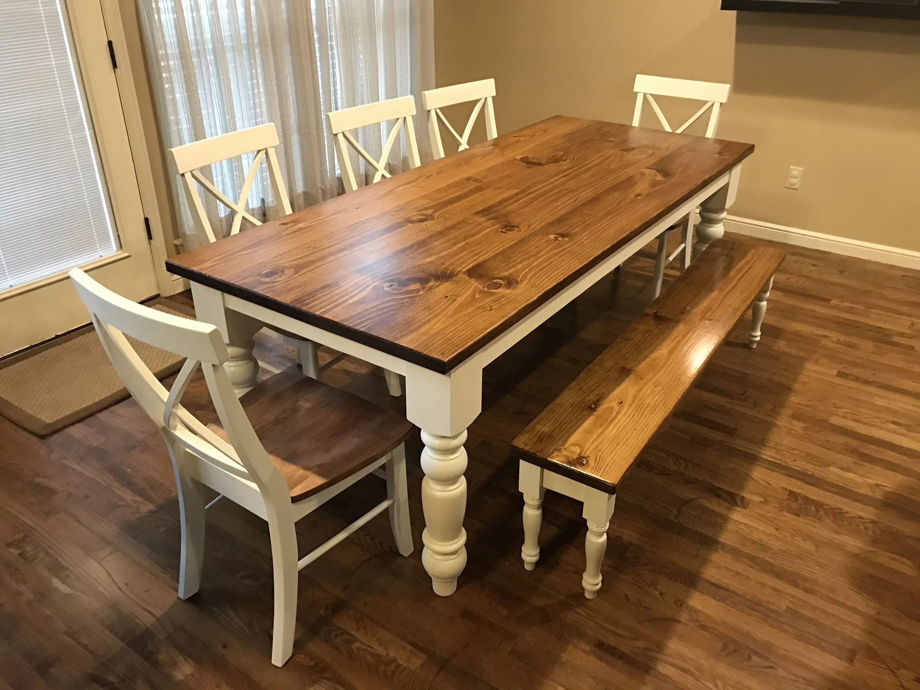 Кухонные столы дерева фото Baluster Turned Leg Table - Custom, Solid Hardwood - James+James Banc de table à