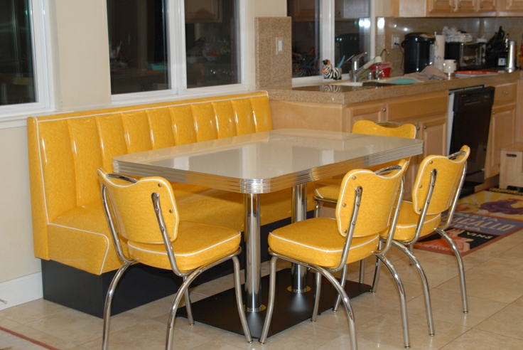 Кухонные столы и диваны фото Retro Kitchen Booth: Yellow Cracked Ice, Chairs, Table, Home, Seating Retro kitc