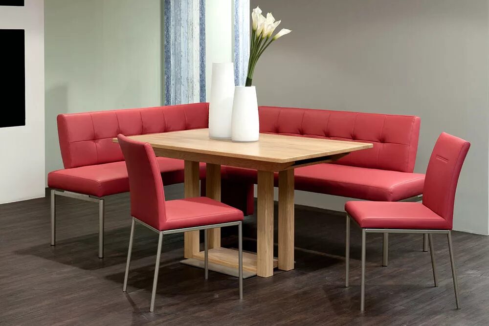 Кухонные столы и диваны фото Угловой диван на кухню со столом и стульями - фото